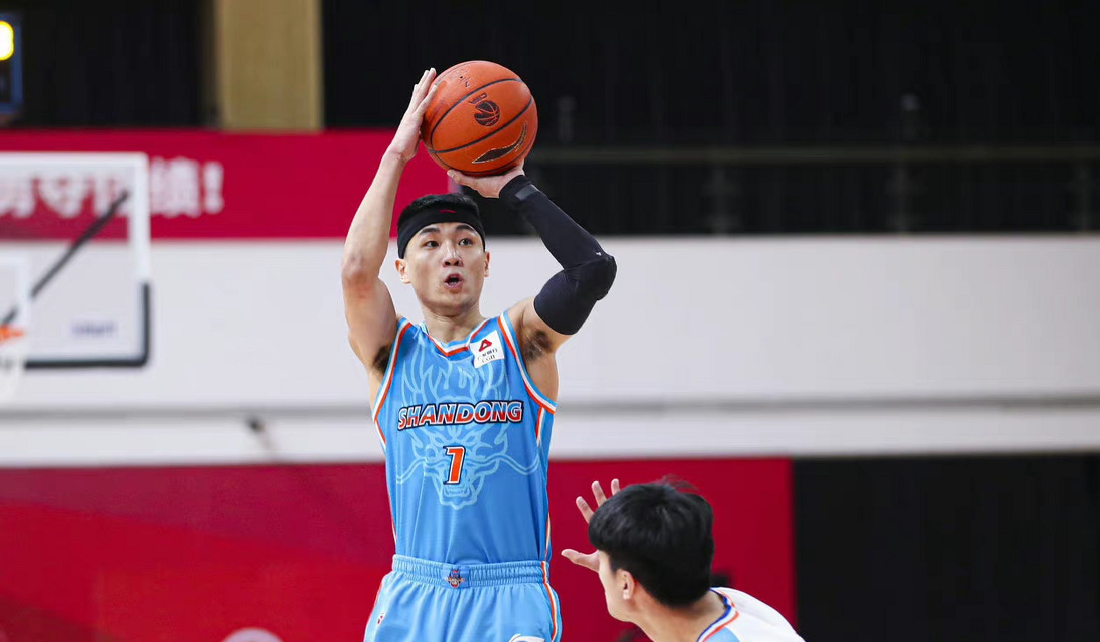 包含山东男篮内部会议纪要流出——清晨状态回暖，CBA常规赛使命明确，团队化学反应显著的词条-英雄联盟官方官网