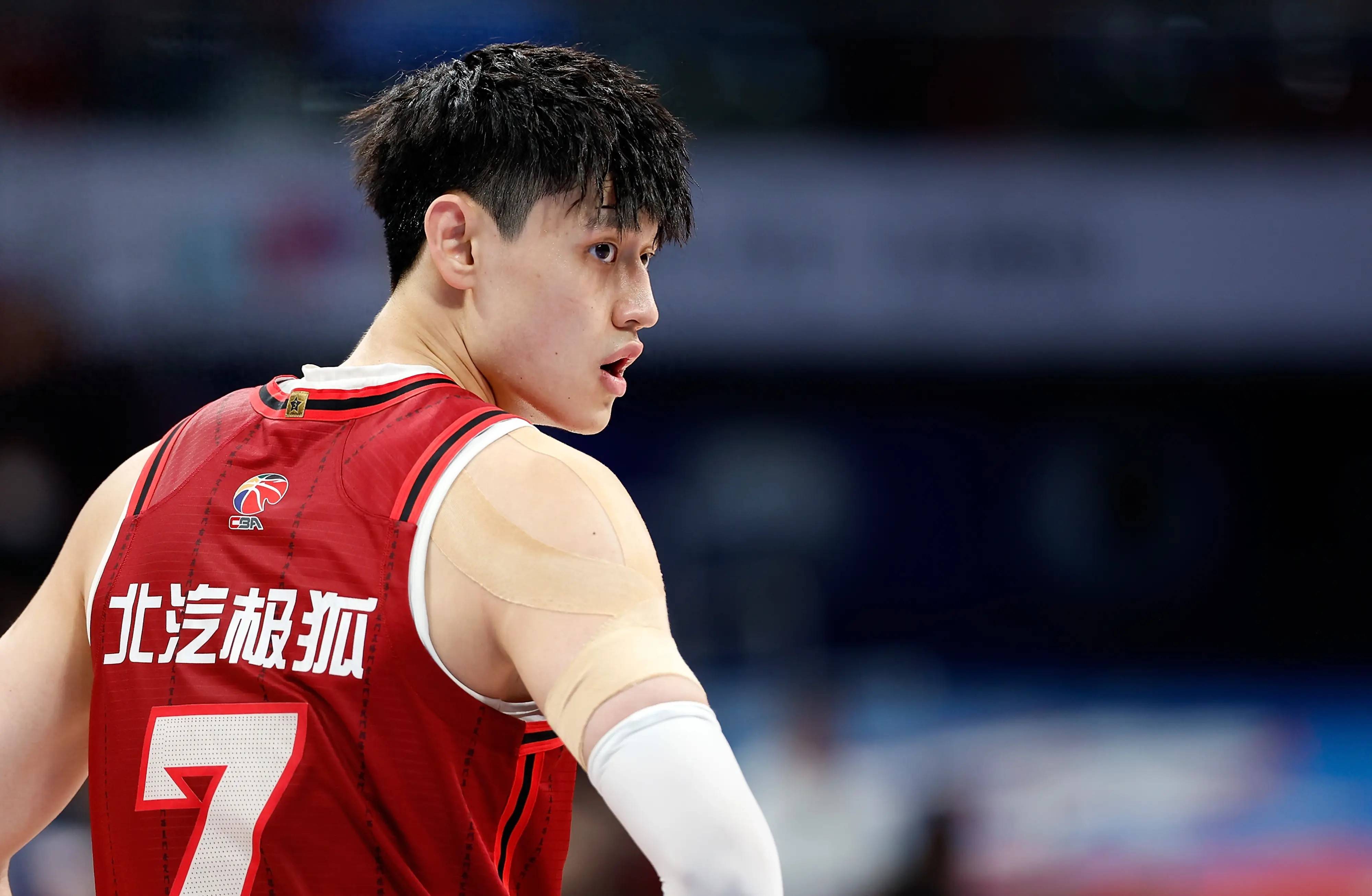 包含赛前CBA季后赛传出新动向，那不勒斯战术微调，管理层表态：气氛紧张，控场能力受关注的词条